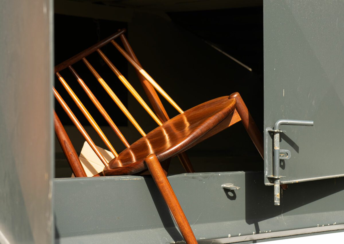 Foto av en stol -designklassiker - i kontainer