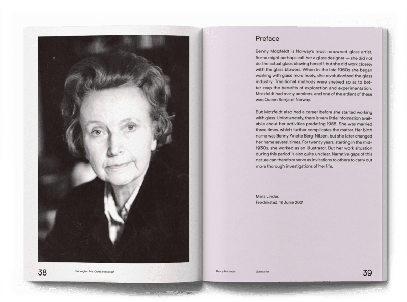 Oppslag fra boka om Benny Motzfeldt